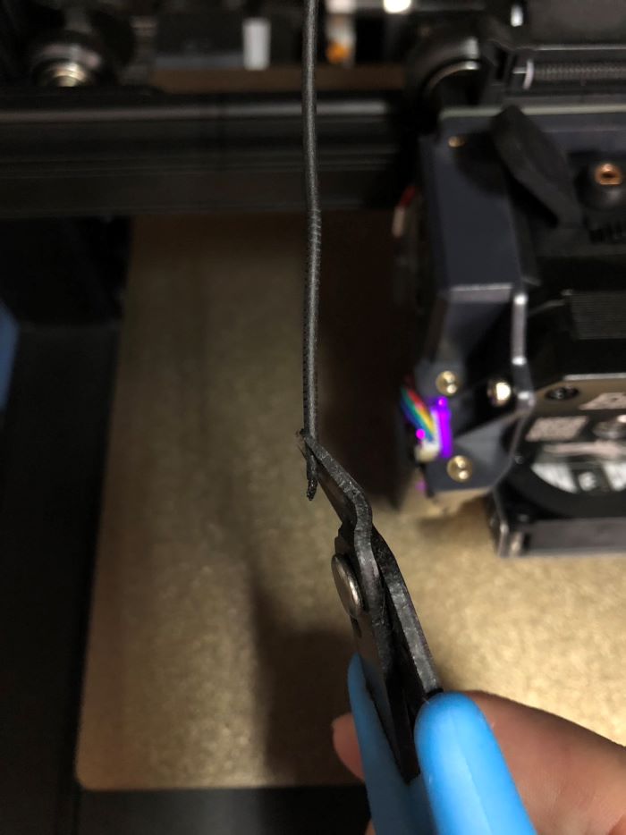 ニッパーでフィラメントをカットする方法