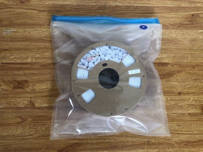 eSUN eVacuum Kitの圧縮袋にスプールを入れた様子